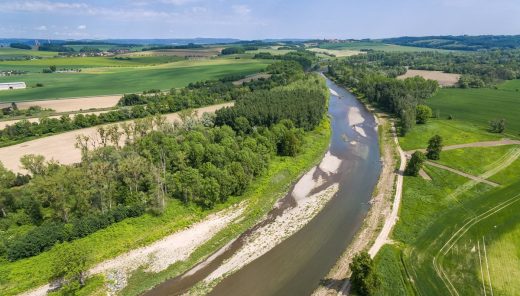 Rozvolněná řeka Bečva z letadla